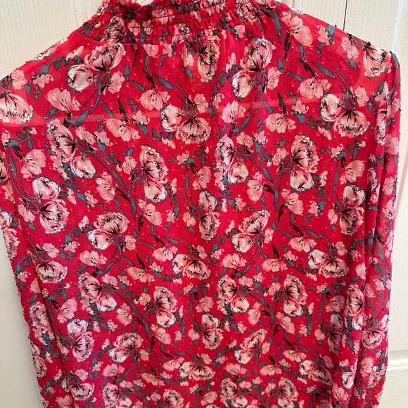 Red floral Rachel Zoe blouse.  Has smocked look at top. - Picture 5 of 6